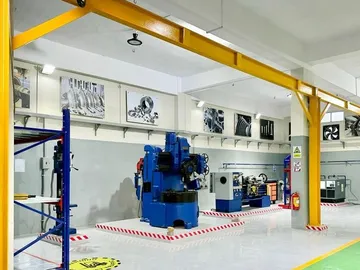 Mechanical workshop with overhead crane and machine tools