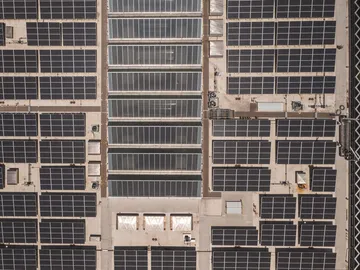 Solar EPC in Pakistan: solar panels on a commercial roof (stock photo)